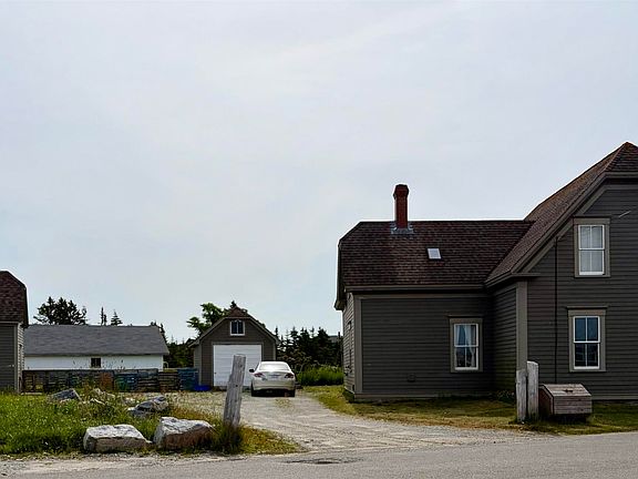 3rd image of 24 School St