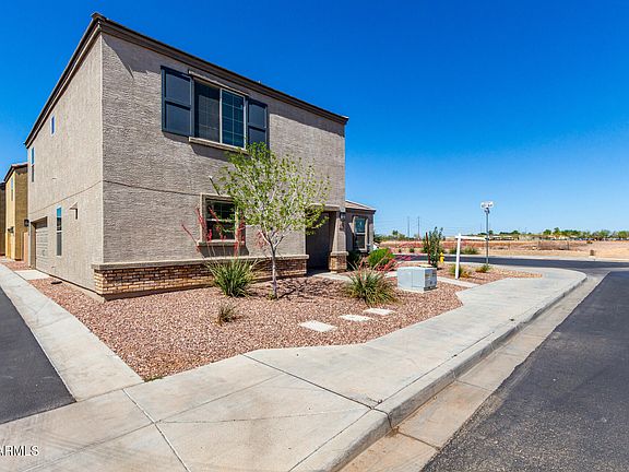 3rd image of 8208 W ALBENIZ Place