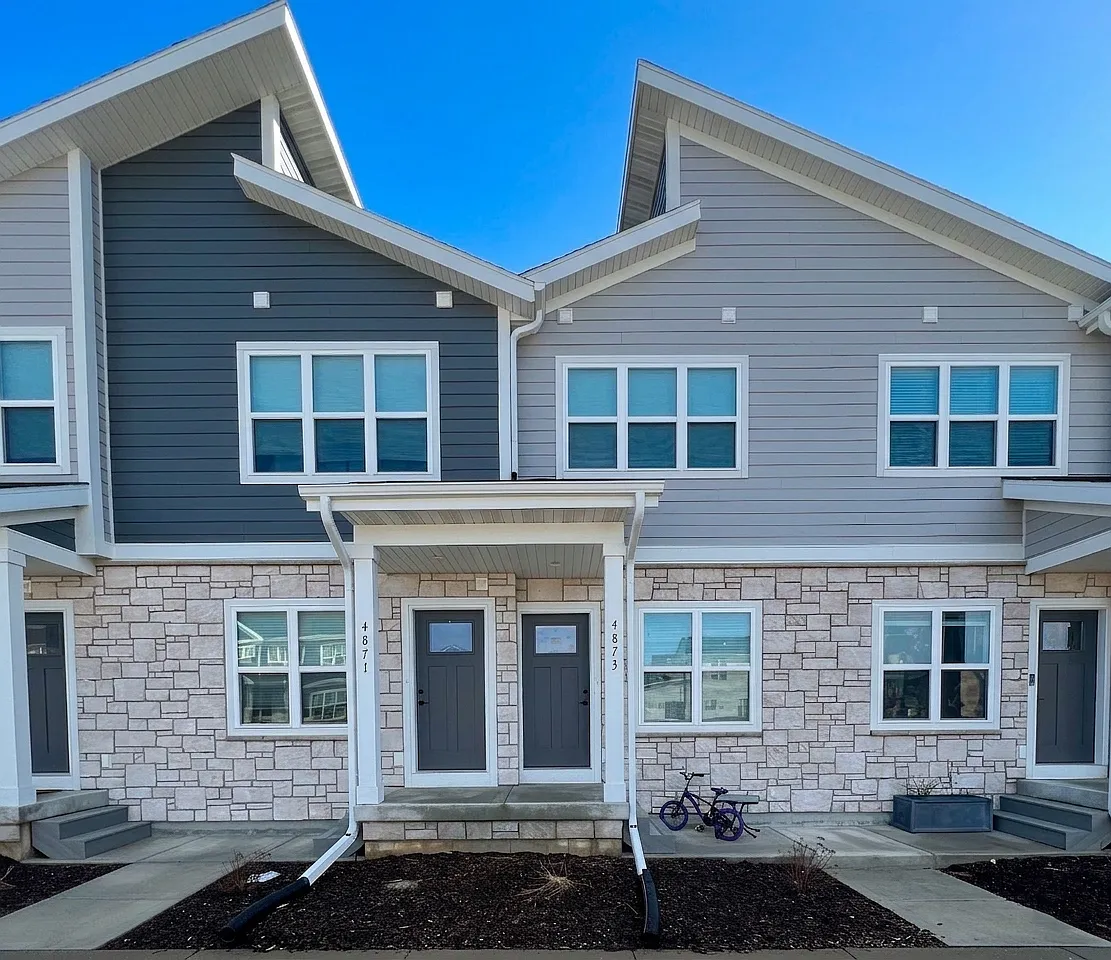 Lacy Townhomes - 4873 — Photo 1