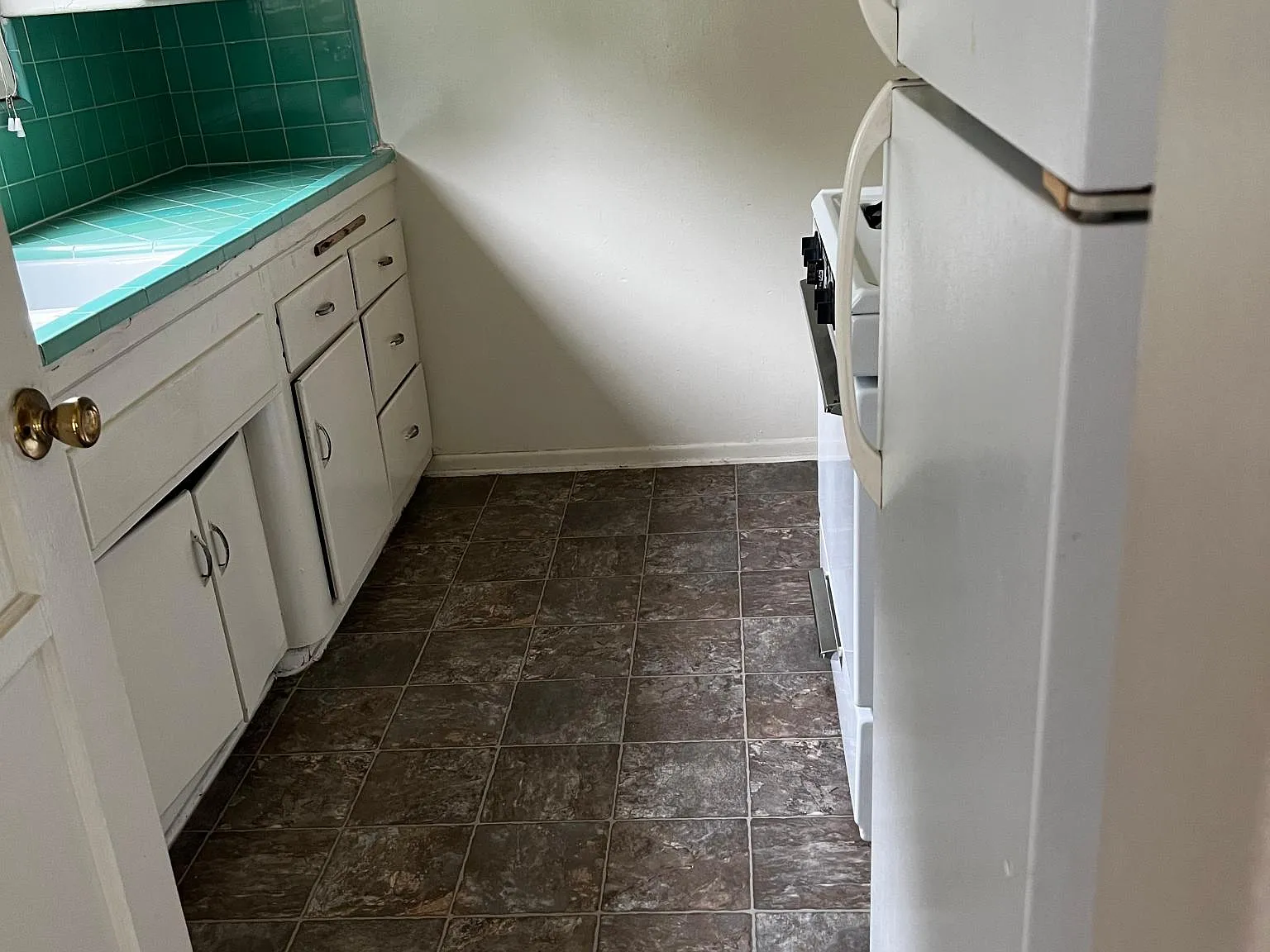 547 Landfair Ave — Photo 2