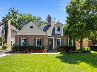 2323 Greenwood Ave, Wilmette, IL 60091
