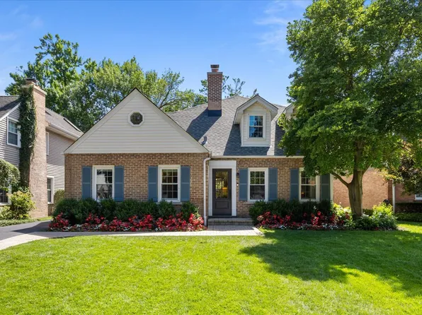 2323 Greenwood Ave, Wilmette, IL 60091
