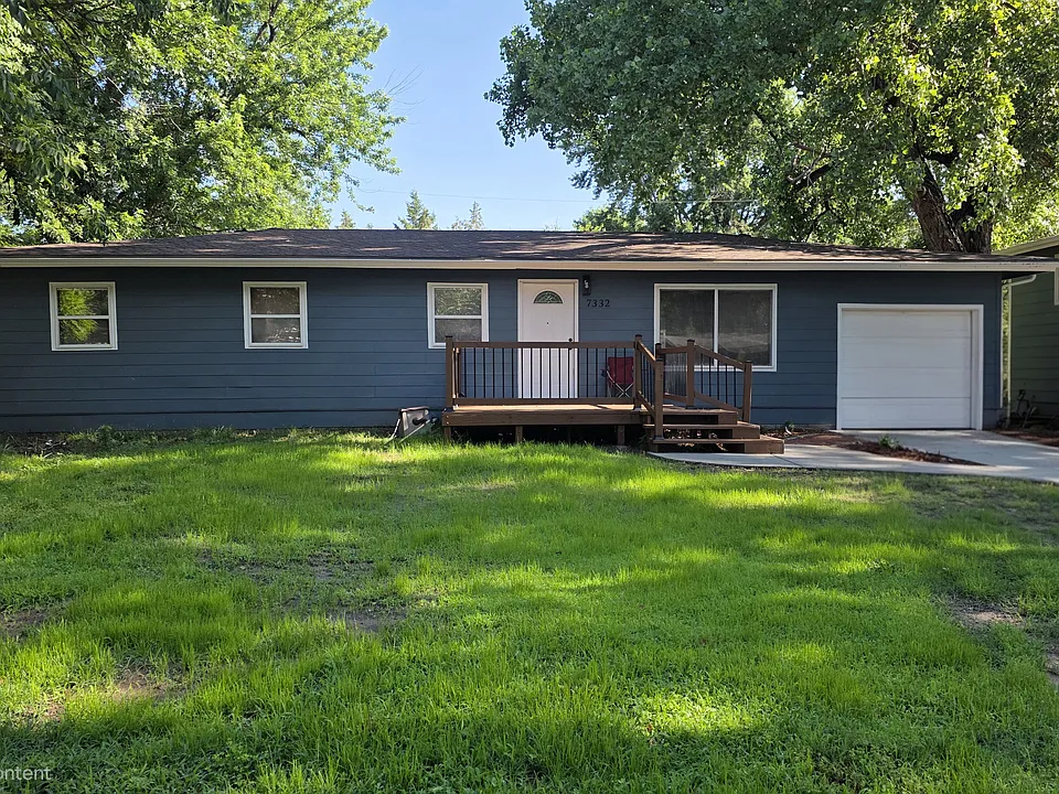 7332 W Quail Ln