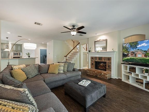 3rd image of 2613 Greenway Dr