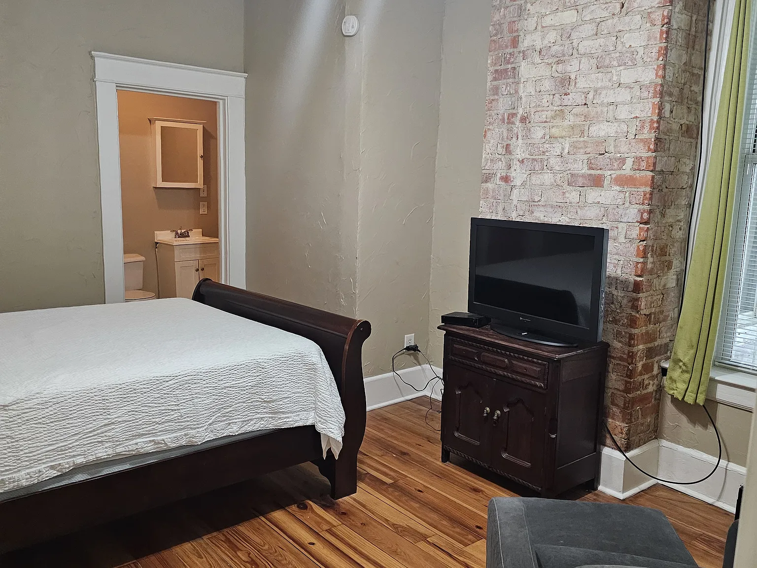 1 bed, 250 sqft, $1,100 — Photo 2
