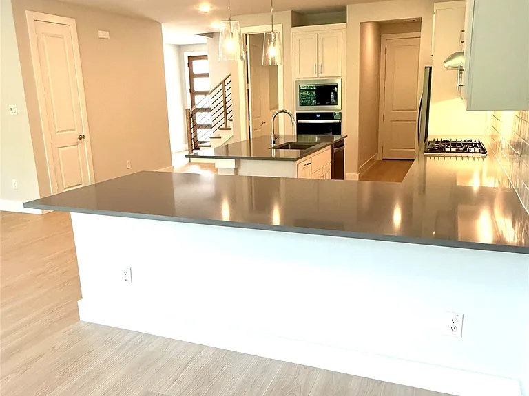 8289 Emsworth Dr — Photo 3