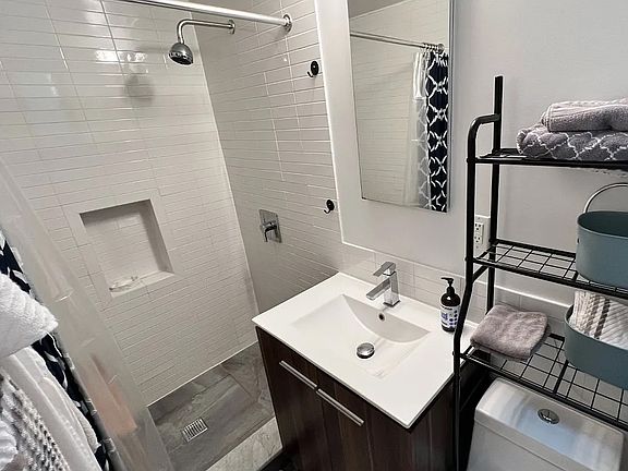 4th image of 171 W 80th St APT 6