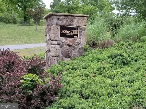 21 Cielo Ln, Berkeley Springs, WV 25411