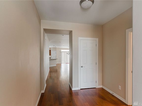 3rd image of 4920 Cypress Dr NE