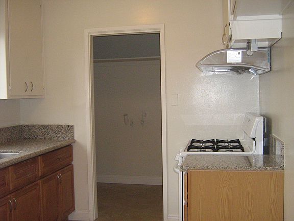 4th image of 1434 N Avenue 46