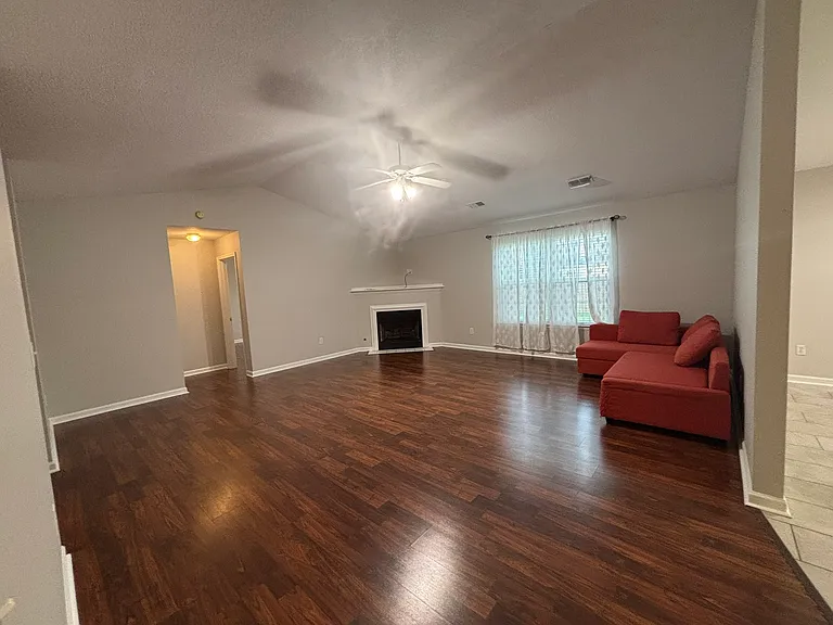 644 Grover Dr — Photo 10