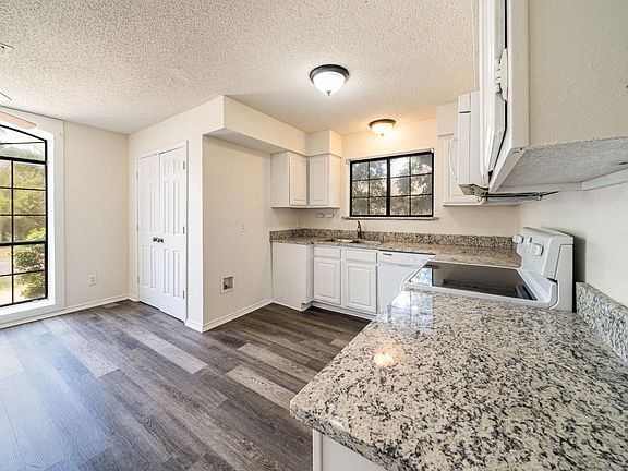 5th image of 6105 Farmingdale Dr #1
