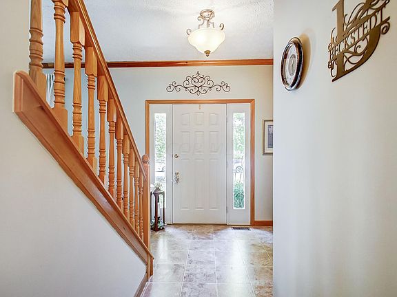 5th image of 531 Dove St