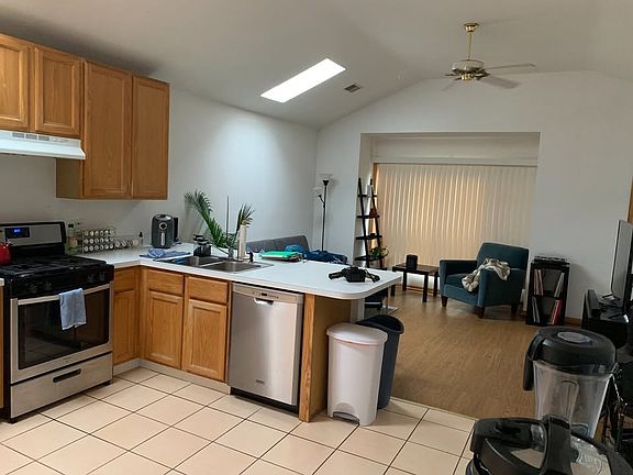 2nd image of 2421 W Taylor St #3