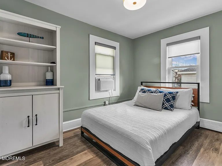1208 Bond St — Photo 16
