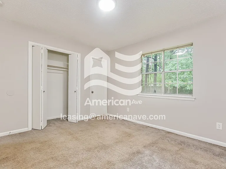1483411_009_main_bedroom_10.jpg