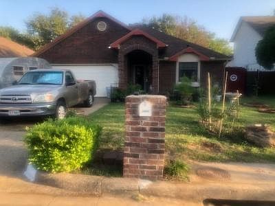 1st image of 1421 Gainsborough Way