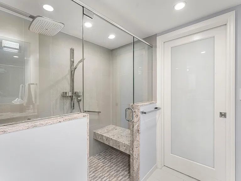 100 SE 5th Ave #410 — Photo 27
