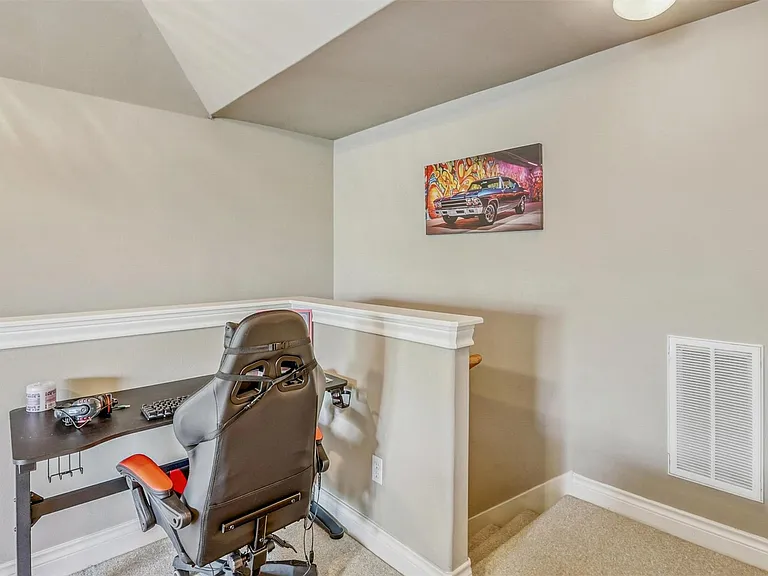 9113 Creekstone Lake Dr — Photo 30