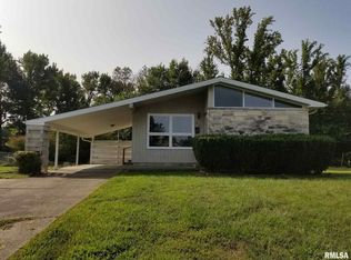 805 E Boyton St, Marion, IL 62959