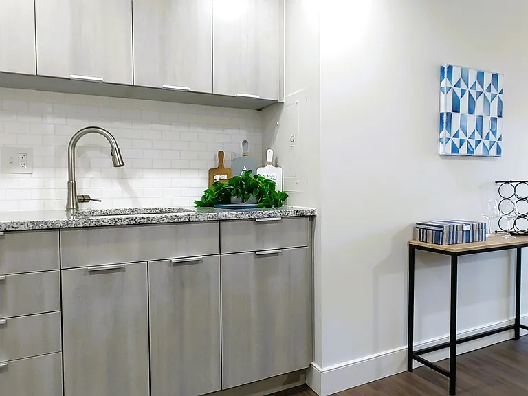 Center Square Apartments — Photo 20