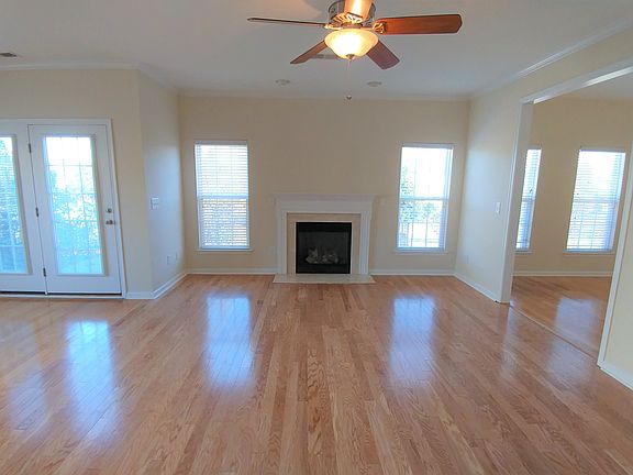 3rd image of 2524 Holly Oak Ln