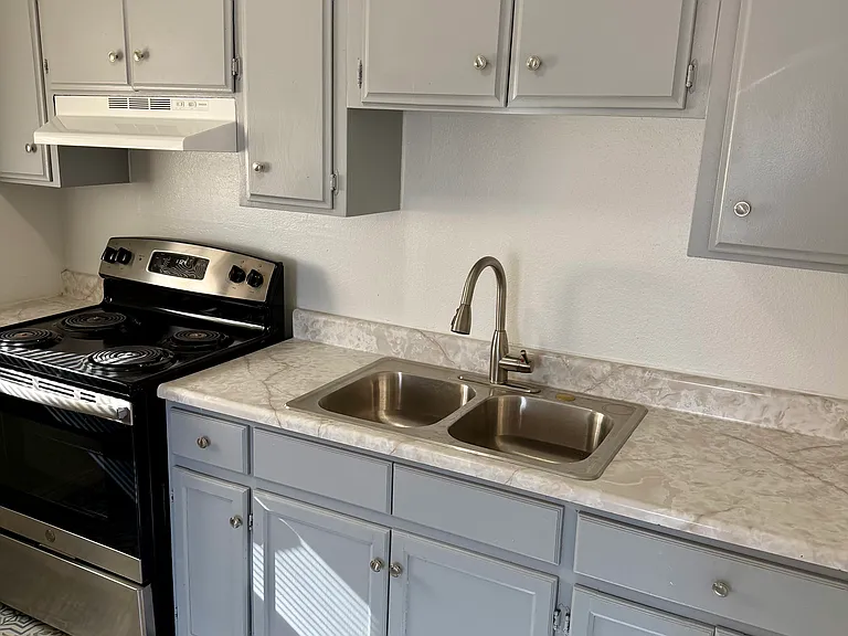 2105 N Webster St — Photo 4