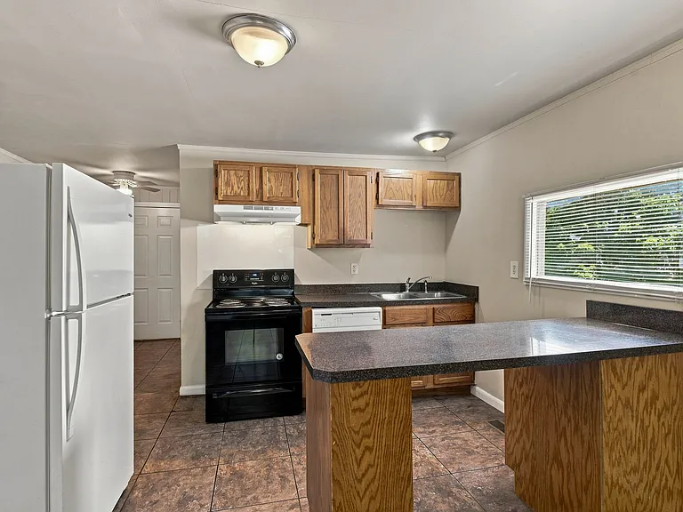 501 Weakley Ave — Photo 13