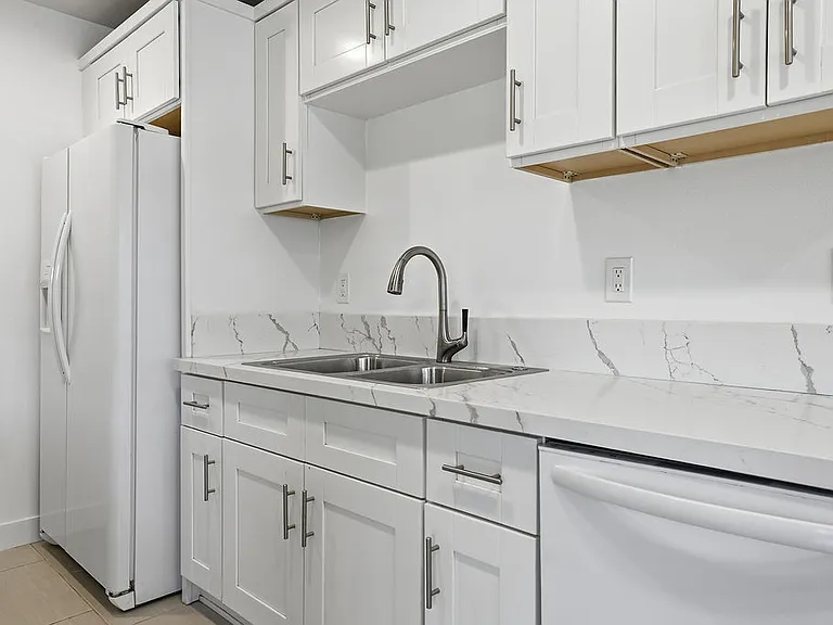 14153 Moorpark St — Photo 3