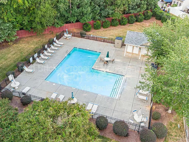 2620 Grantham Place Dr — Photo 28