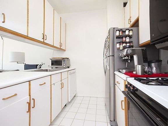 4th image of 99 Battery Pl APT 8B