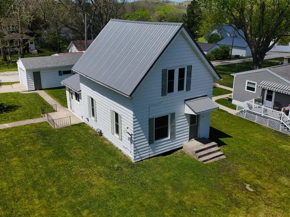 717 Elizabeth St SE, Preston, MN 55965