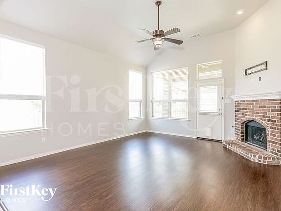 3rd image of 790 Waller Dr