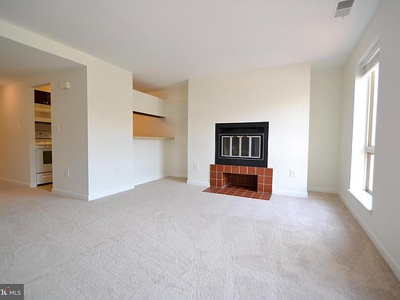 3rd image of 421 S Sharp St #R11