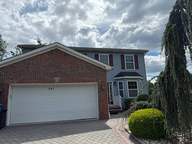 4 bed, 2.5 bath, 2900 sqft, $3,850 — Photo 3