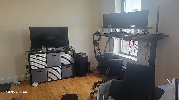 Rented by Chartwell Manhattan Realty | media 28