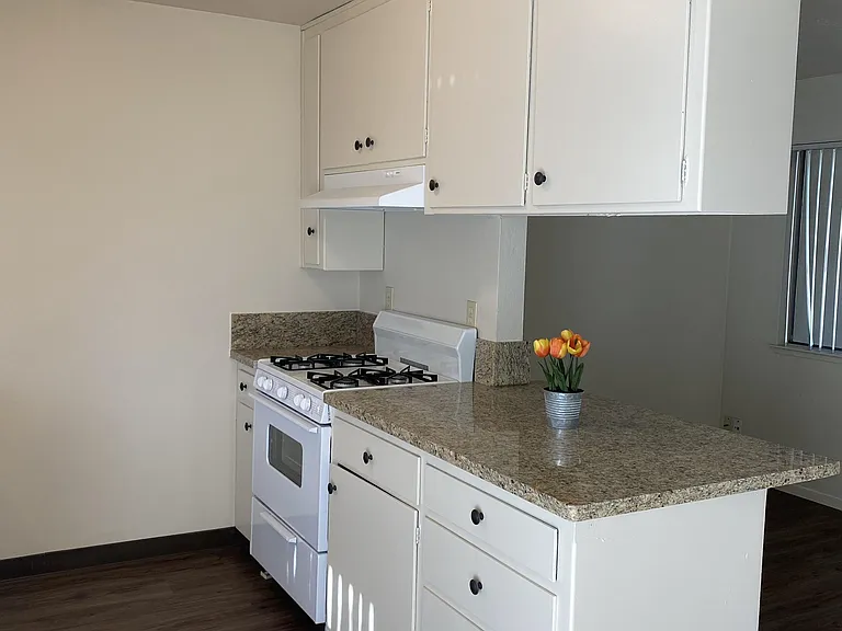 3018 Delta Ave — Photo 6
