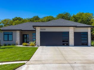 10232 Crownland Pl, West Des Moines, IA 50266