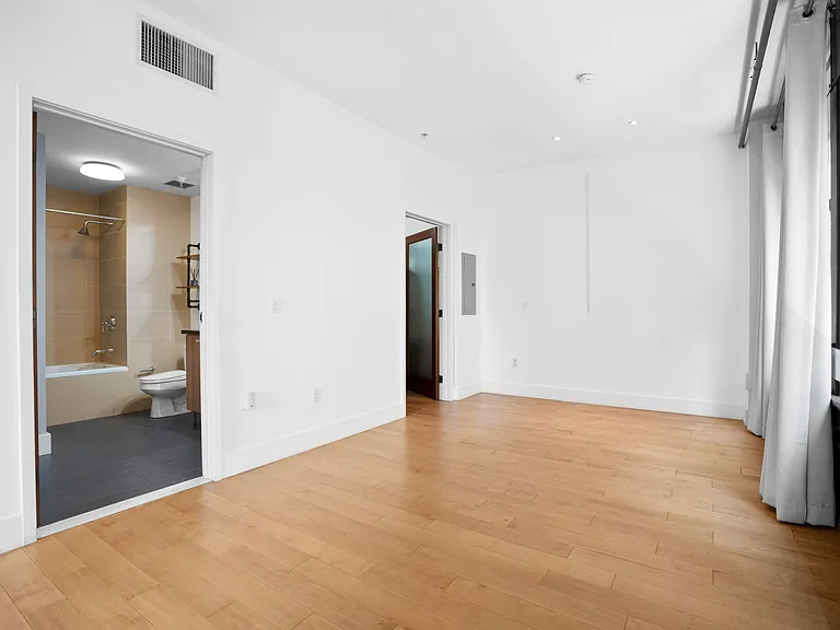 460 S Spring St #512 — Photo 12