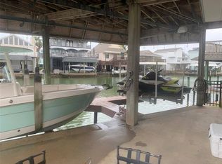 123 Bamaku Bnd, Tiki Island, TX 77554