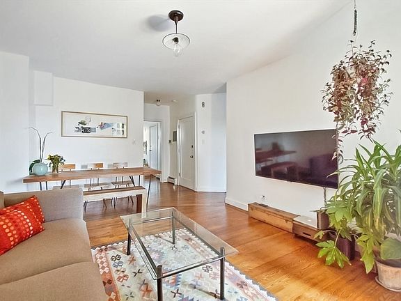 4th image of 236 Ainslie St #3