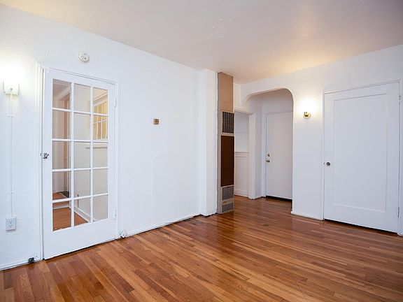 4th image of 411 NE 22nd Ave APT 22