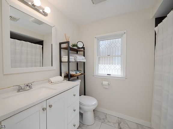 4th image of 108 N Gaston Ave