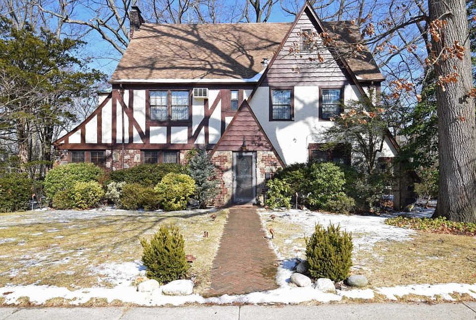 1st image of 17 Wensley Dr