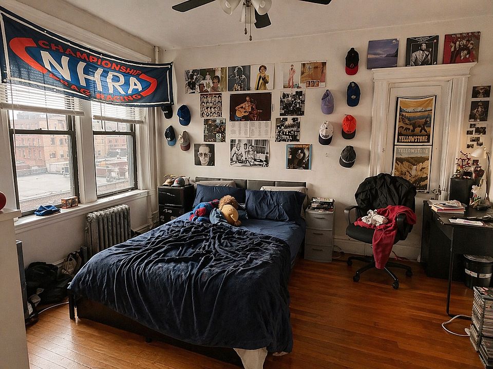 2nd image of 62 Queensberry St #18