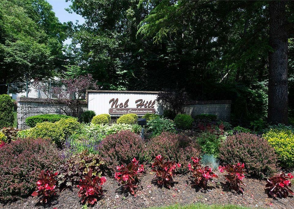 Nob Hill gate