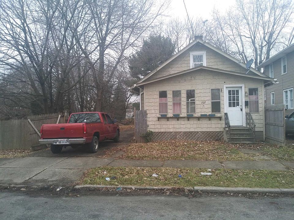 2nd image of 1727 Edwards Ave NE