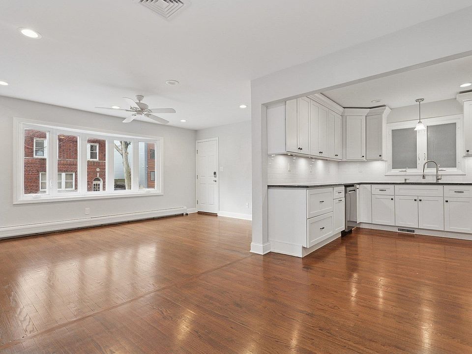 1st image of 22 Fox Pl Floor 1