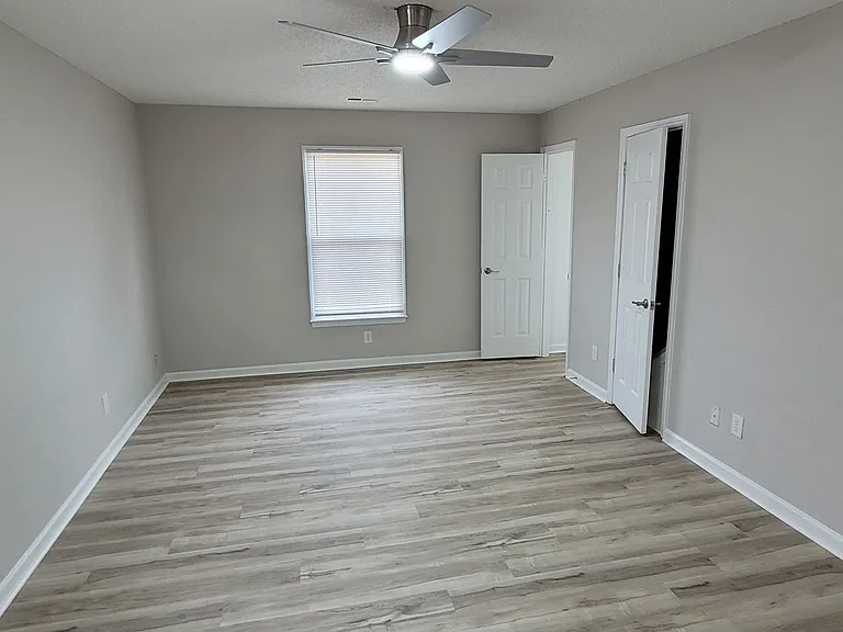 4505 Southern Webbing Mill Rd — Photo 8