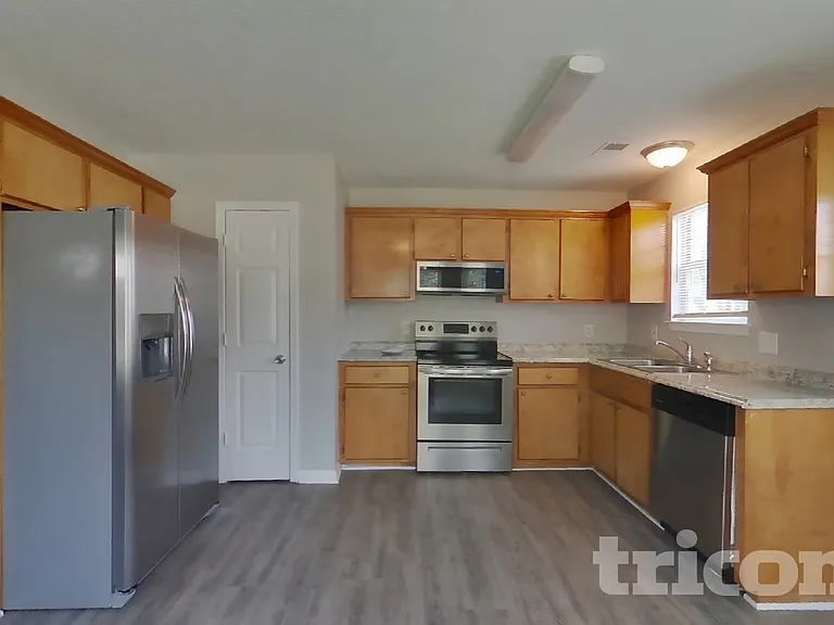 120 Oakbrook Village Rd — Photo 6
